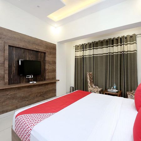 Oyo 13373 Hotel Royal Star Panchkula Εξωτερικό φωτογραφία