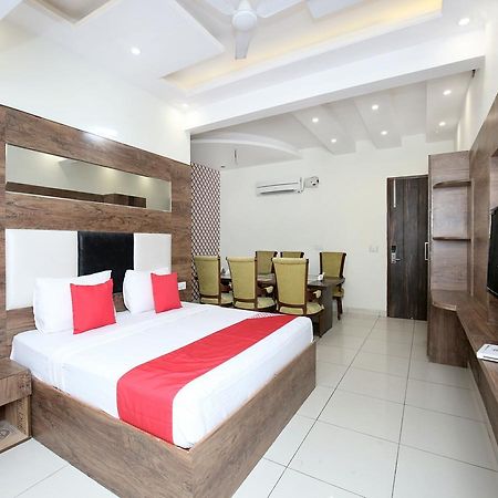 Oyo 13373 Hotel Royal Star Panchkula Εξωτερικό φωτογραφία