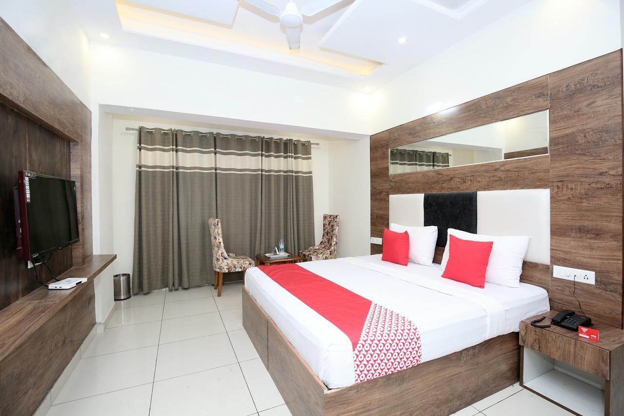 Oyo 13373 Hotel Royal Star Panchkula Εξωτερικό φωτογραφία