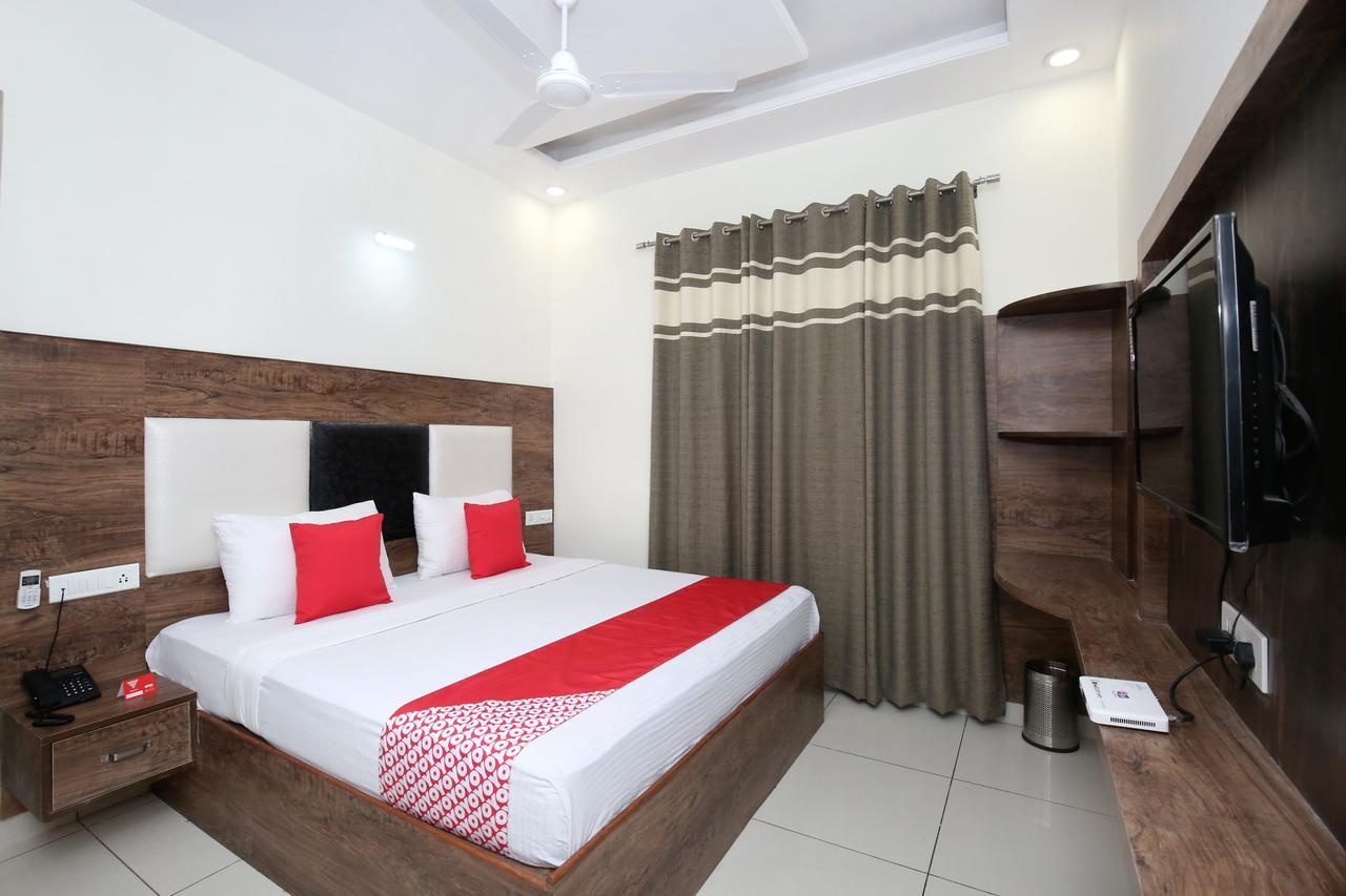 Oyo 13373 Hotel Royal Star Panchkula Εξωτερικό φωτογραφία