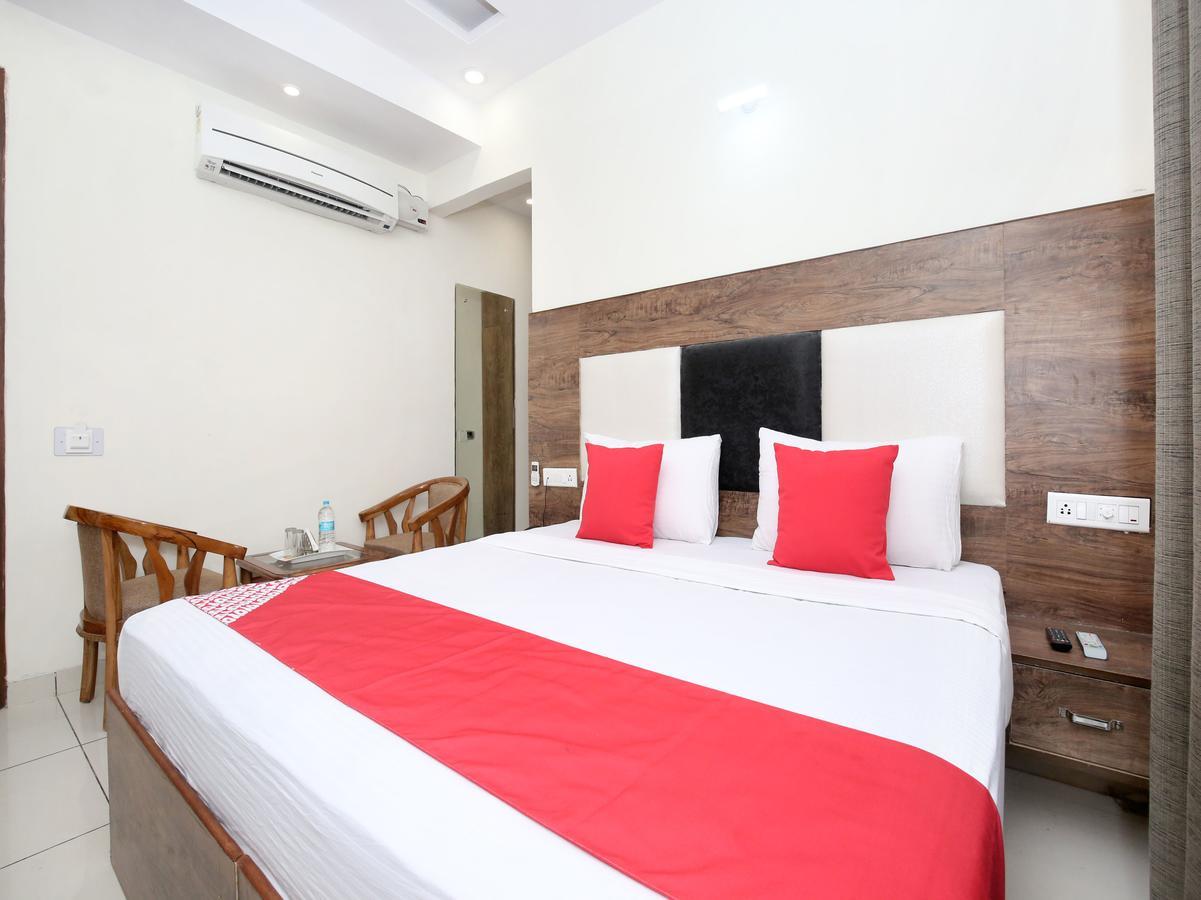 Oyo 13373 Hotel Royal Star Panchkula Εξωτερικό φωτογραφία